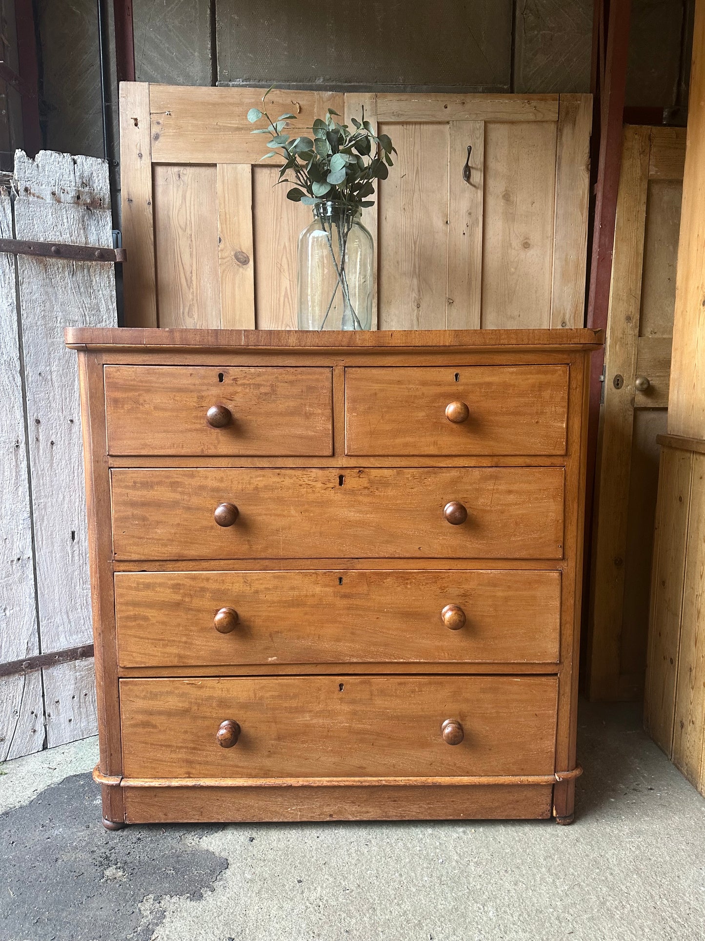 Vintage chest of drawers