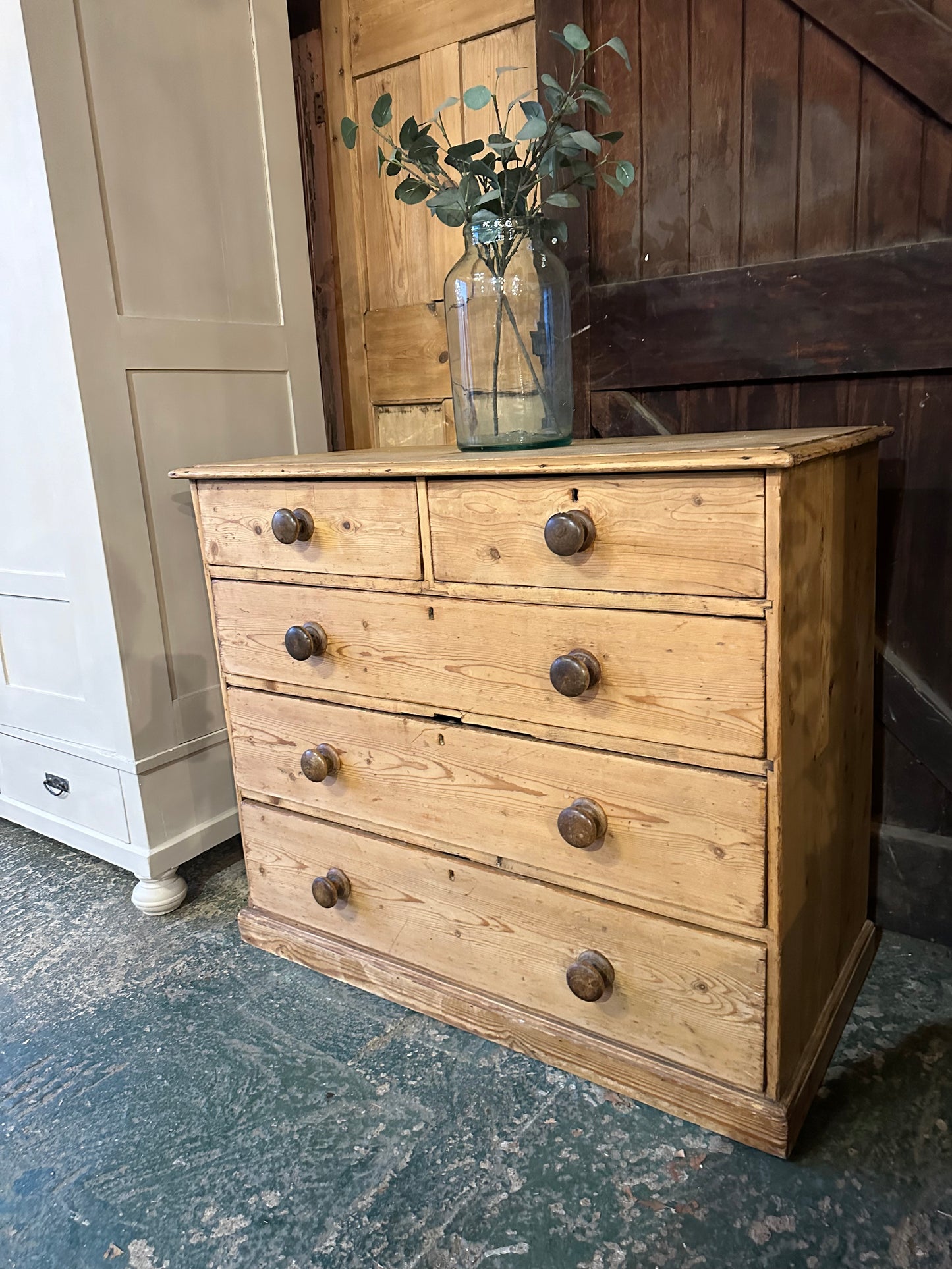 Vintage chest of drawers