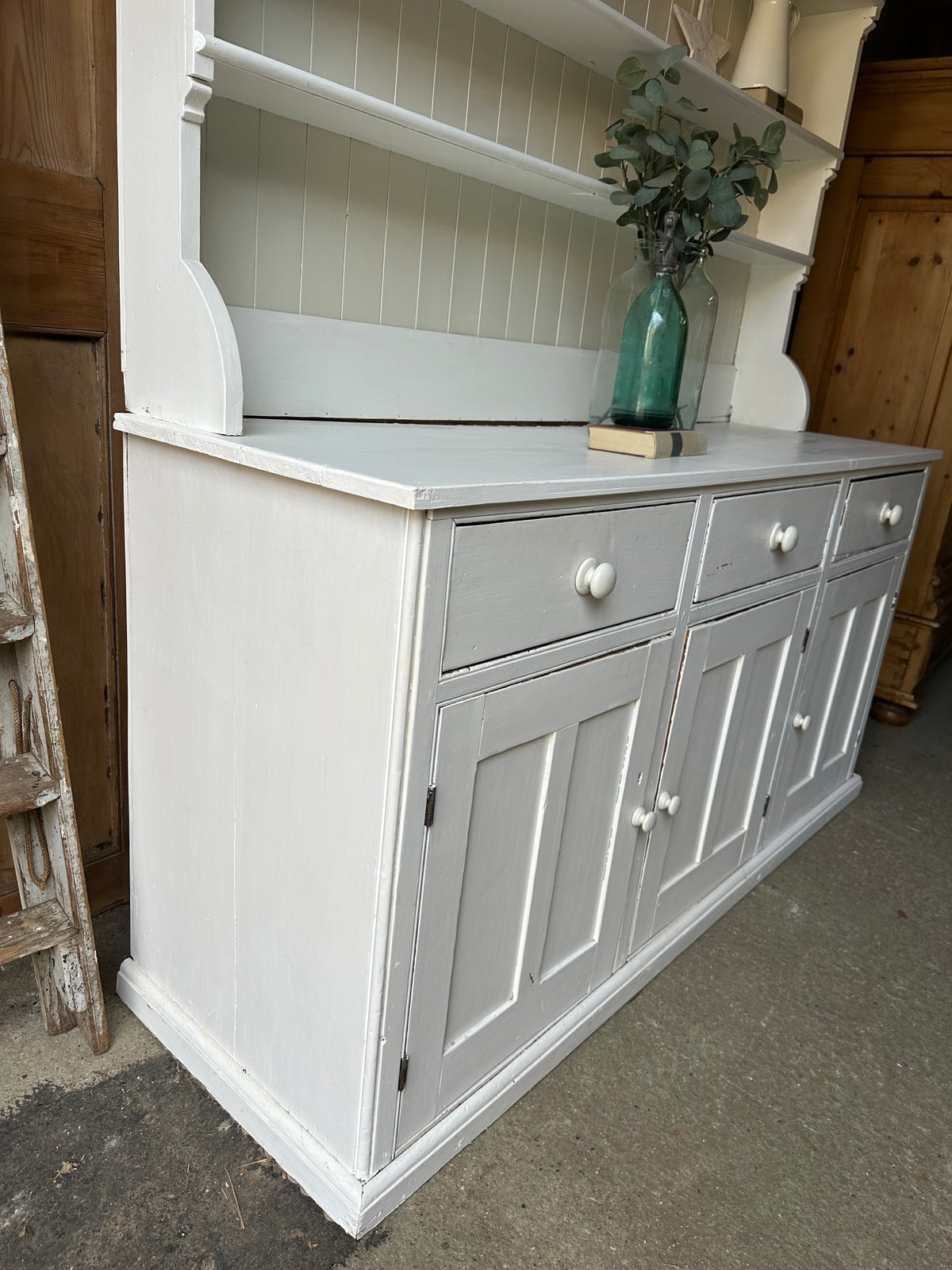 Vintage dresser