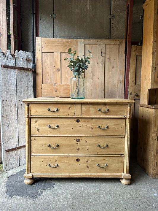 Vintage chest of drawers
