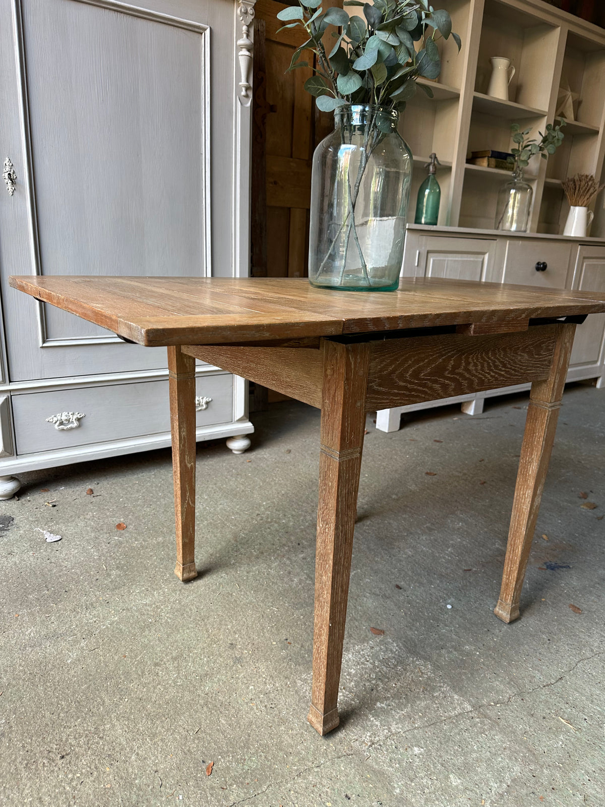 Vintage oak draw leaf table 2-4 seater