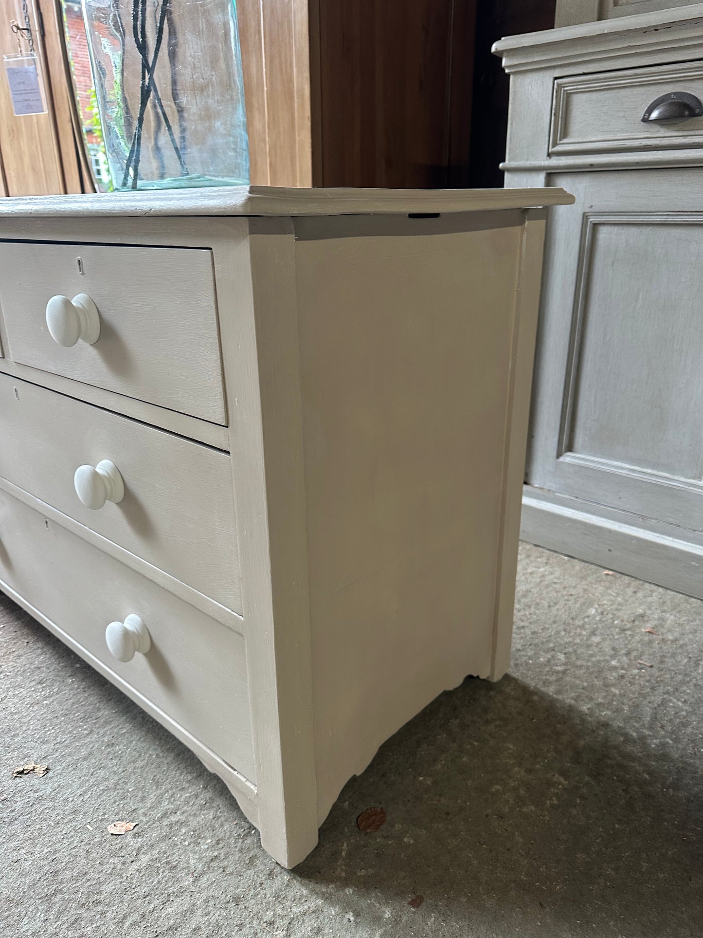 Vintage chest of drawers
