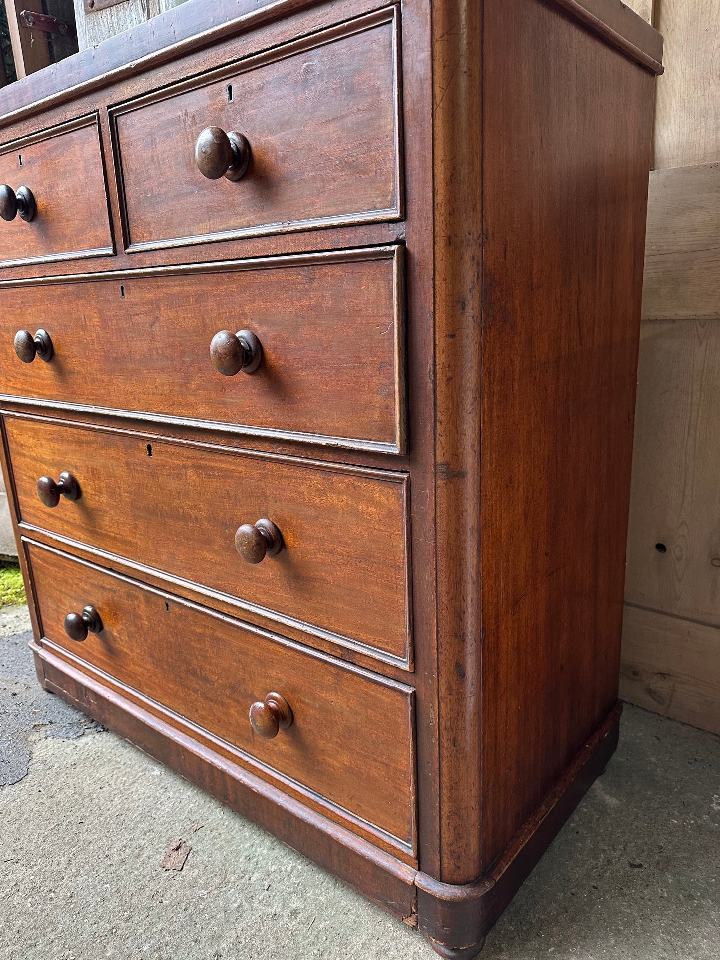 Vintage chest of drawers
