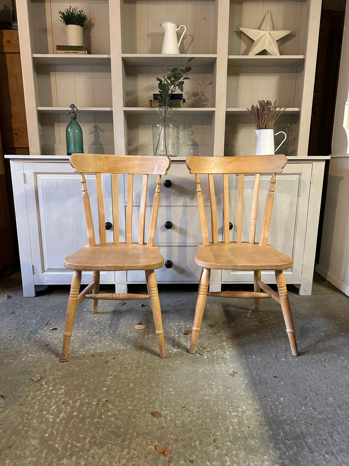 Farmhouse chairs (1 pair)