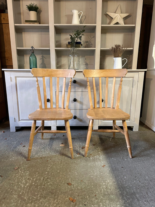 Farmhouse chairs (1 pair)