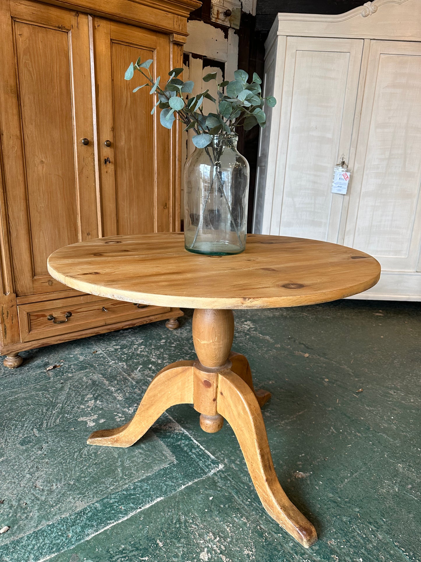 Rustic pedestal table