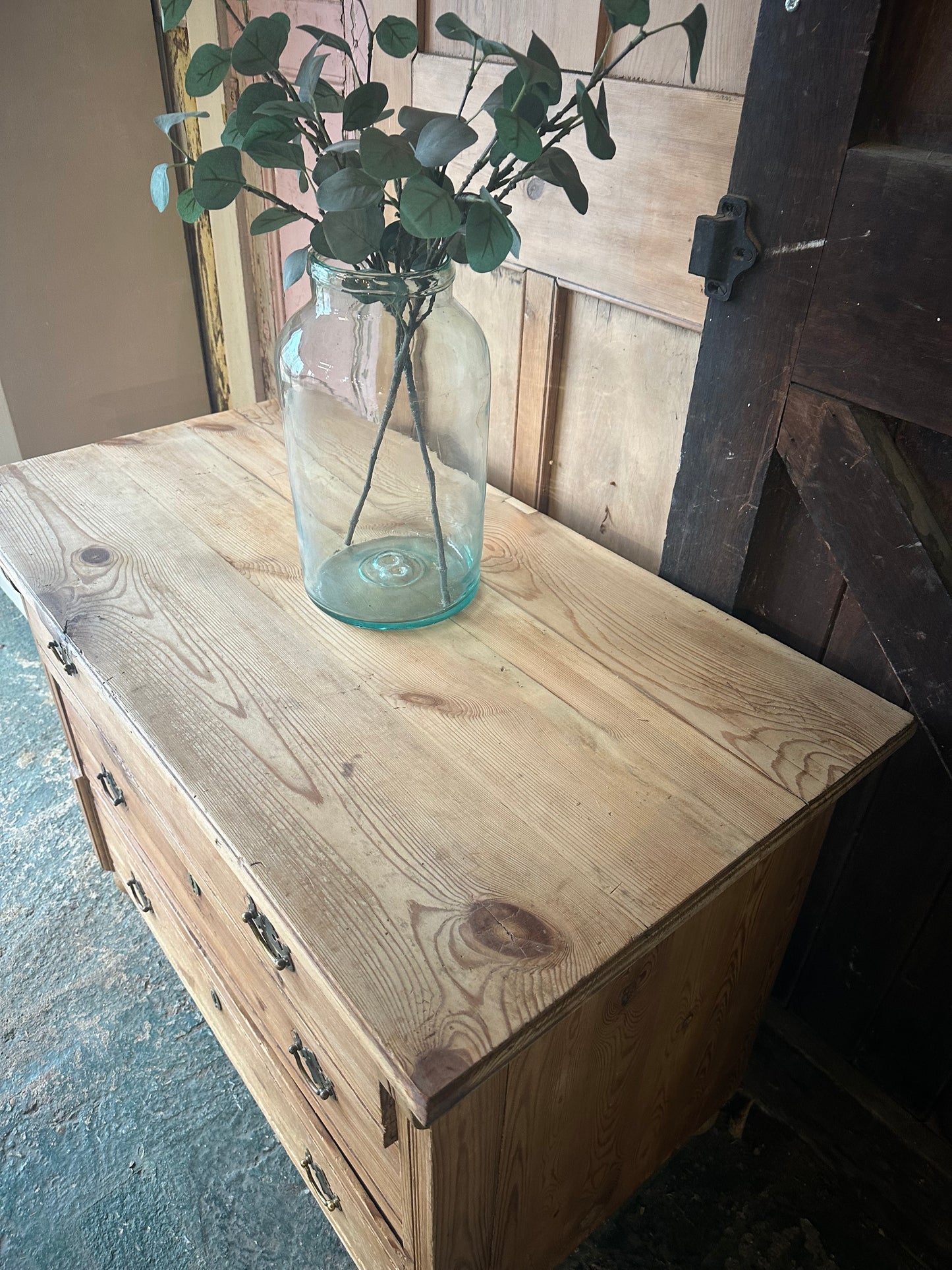 Rustic vintage chest of drawers