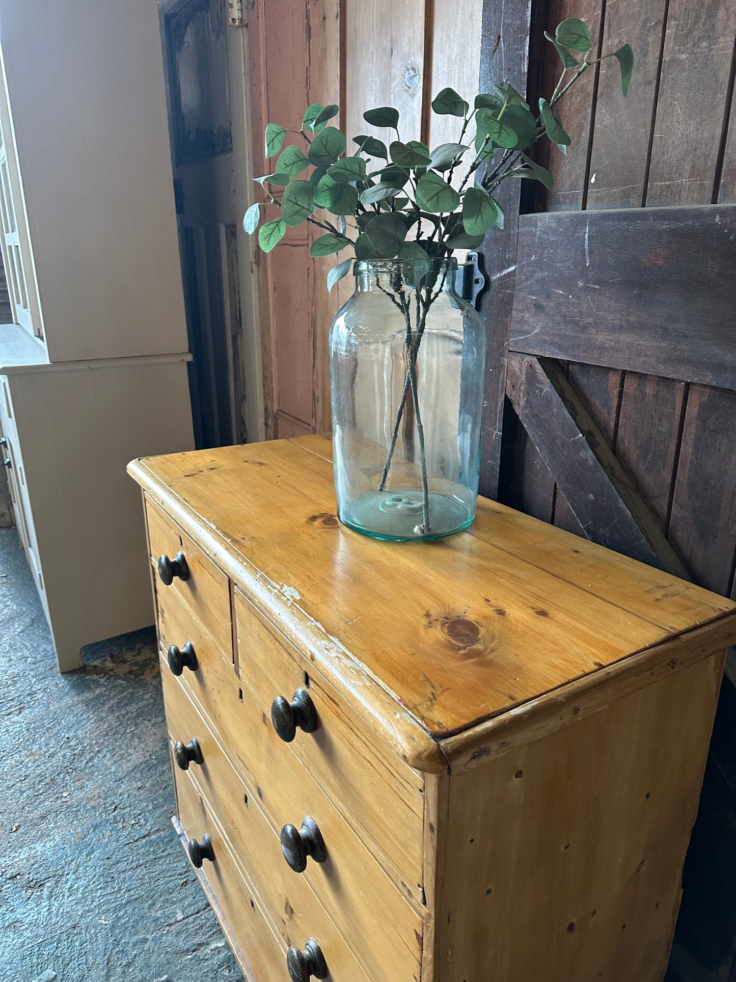 Rustic vintage chest of drawers