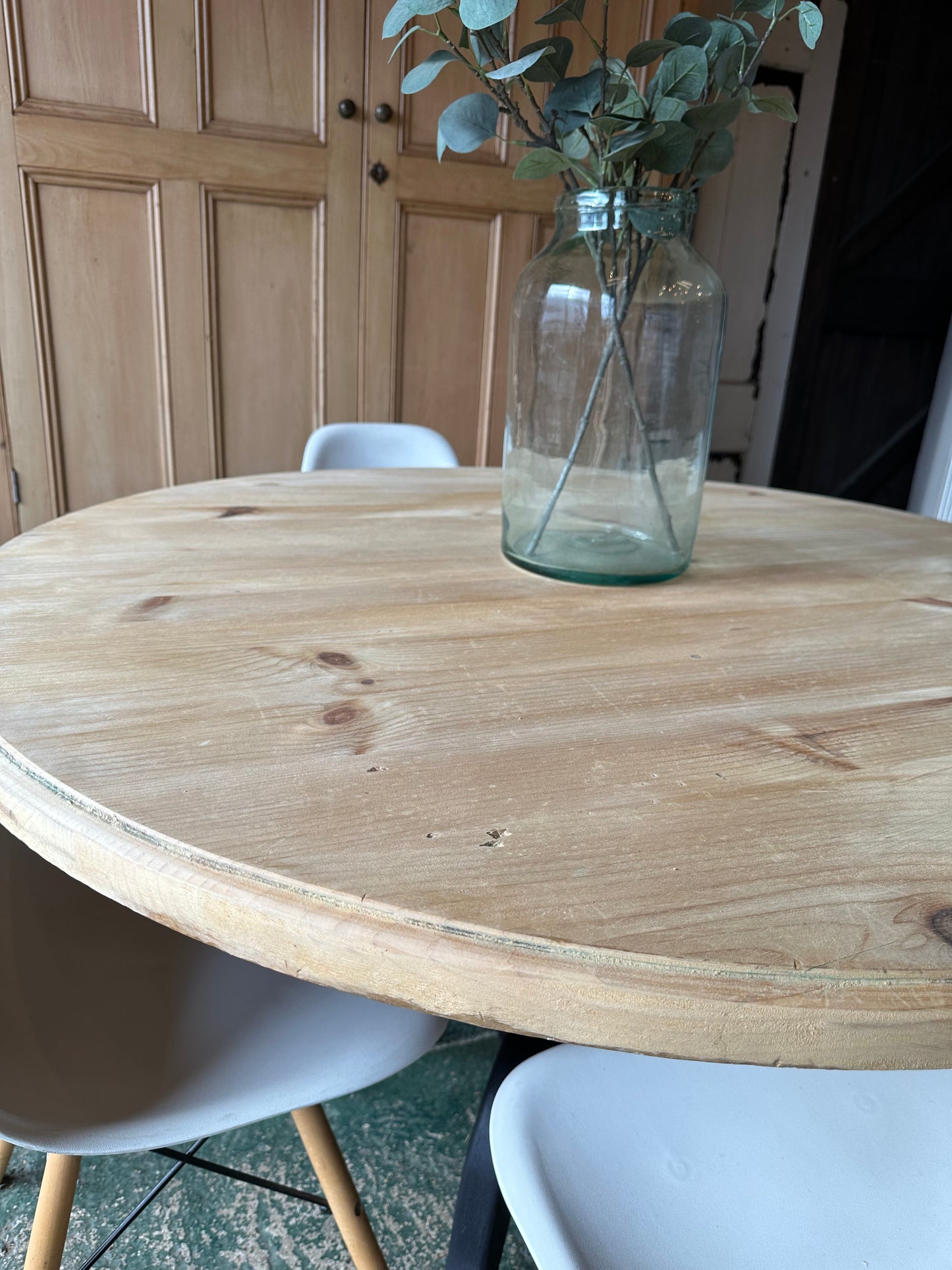 Rustic pine pedestal table
