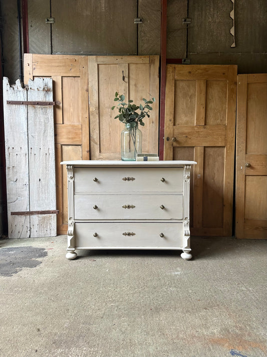 Vintage chest of drawers
