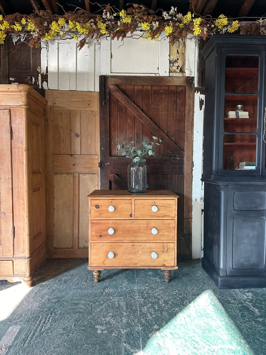 Rustic vintage chest of drawers