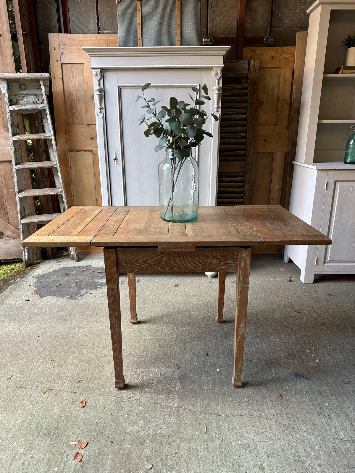 Vintage oak draw leaf table 2-4 seater