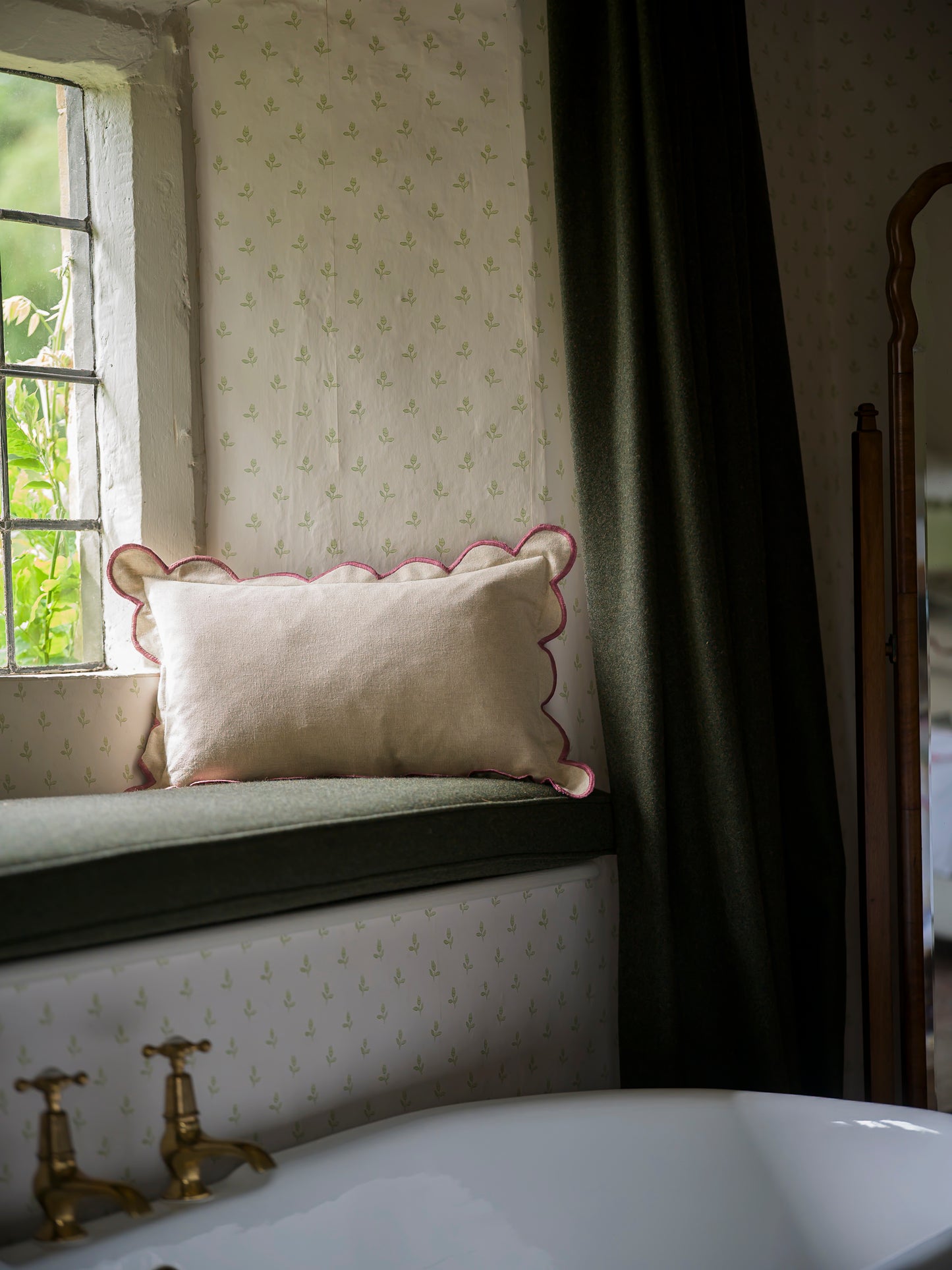 Scallop Cushion - Pomegranate