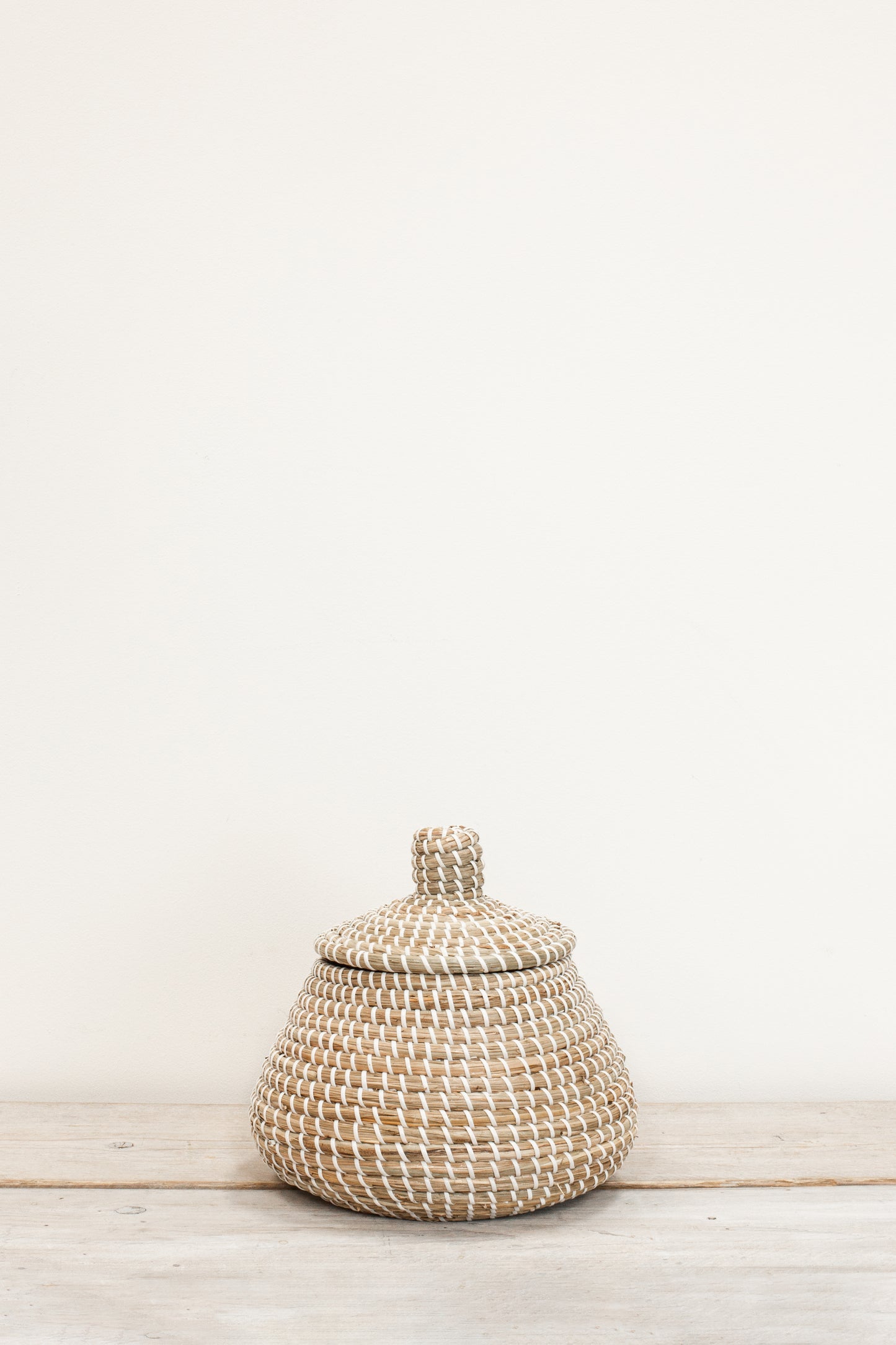 Sukoshi Mini Lidded Seagrass Basket White